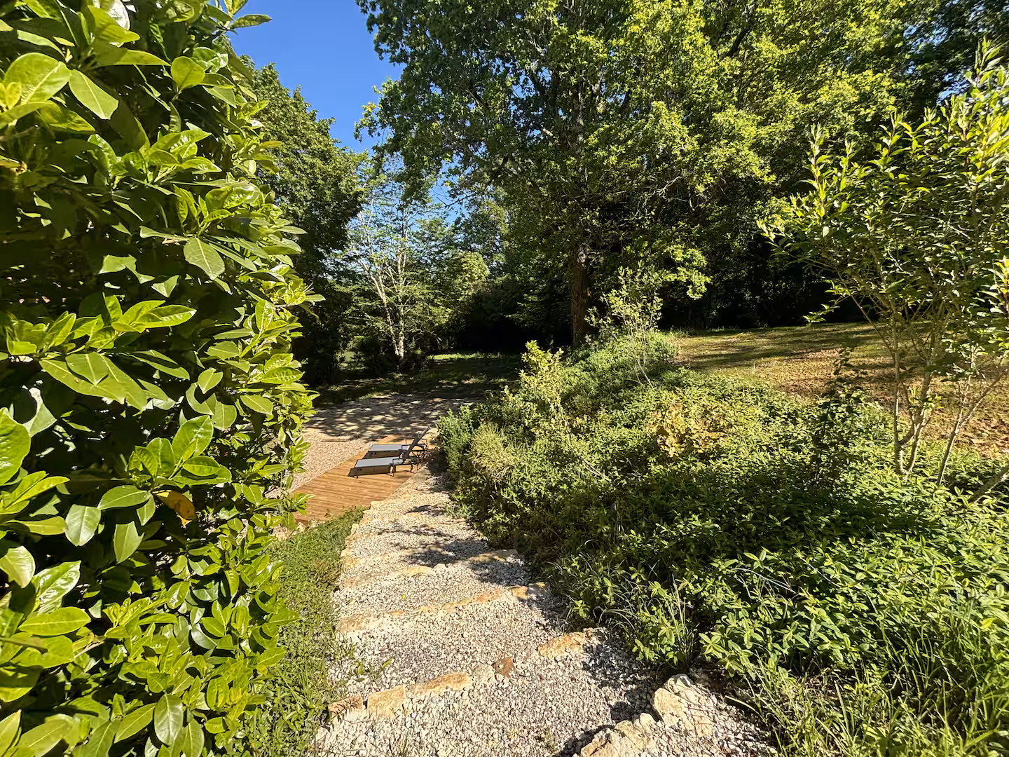 Quiet garden lounge area in the private grounds of the Dordogne holiday home